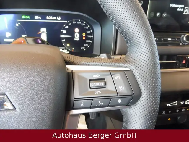 Mitsubishi Outlander view 14