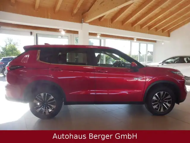 Mitsubishi Outlander view 4