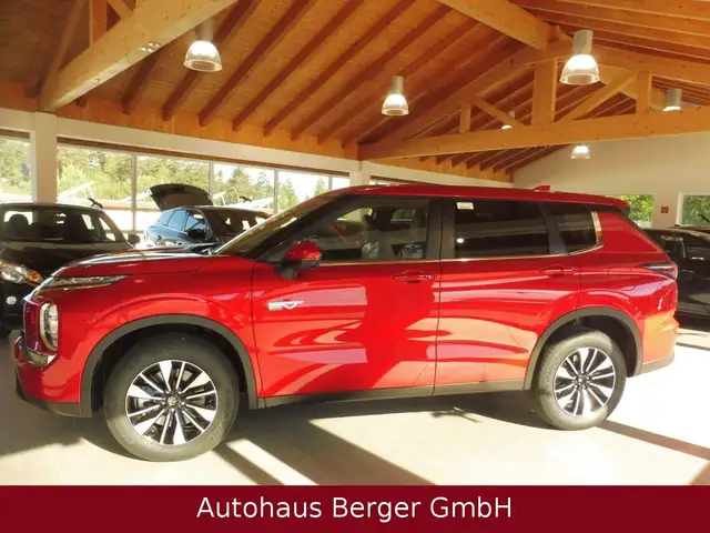 Mitsubishi Outlander view 8