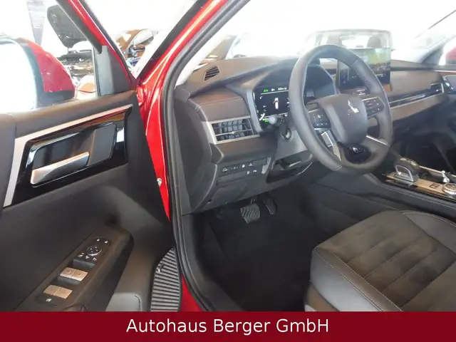 Mitsubishi Outlander view 9