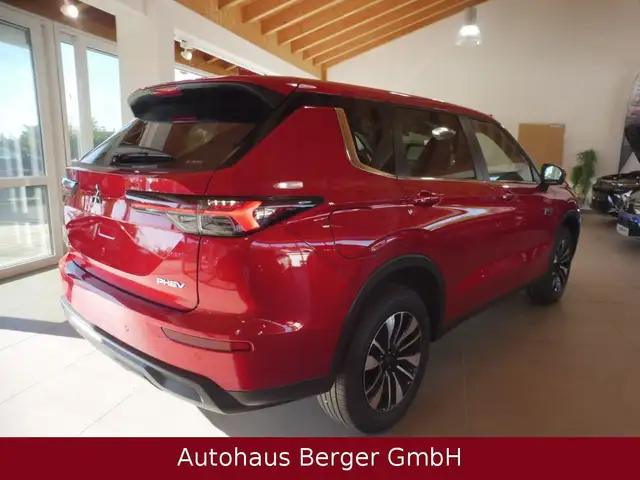 Mitsubishi Outlander view 5