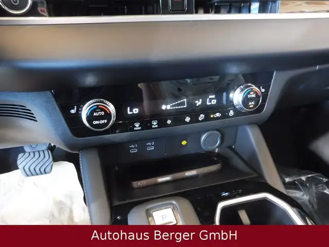 Mitsubishi Outlander view 12