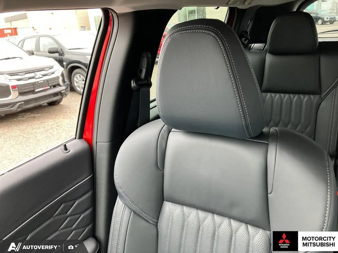 Mitsubishi Outlander снимка Mitsubishi Outlander
