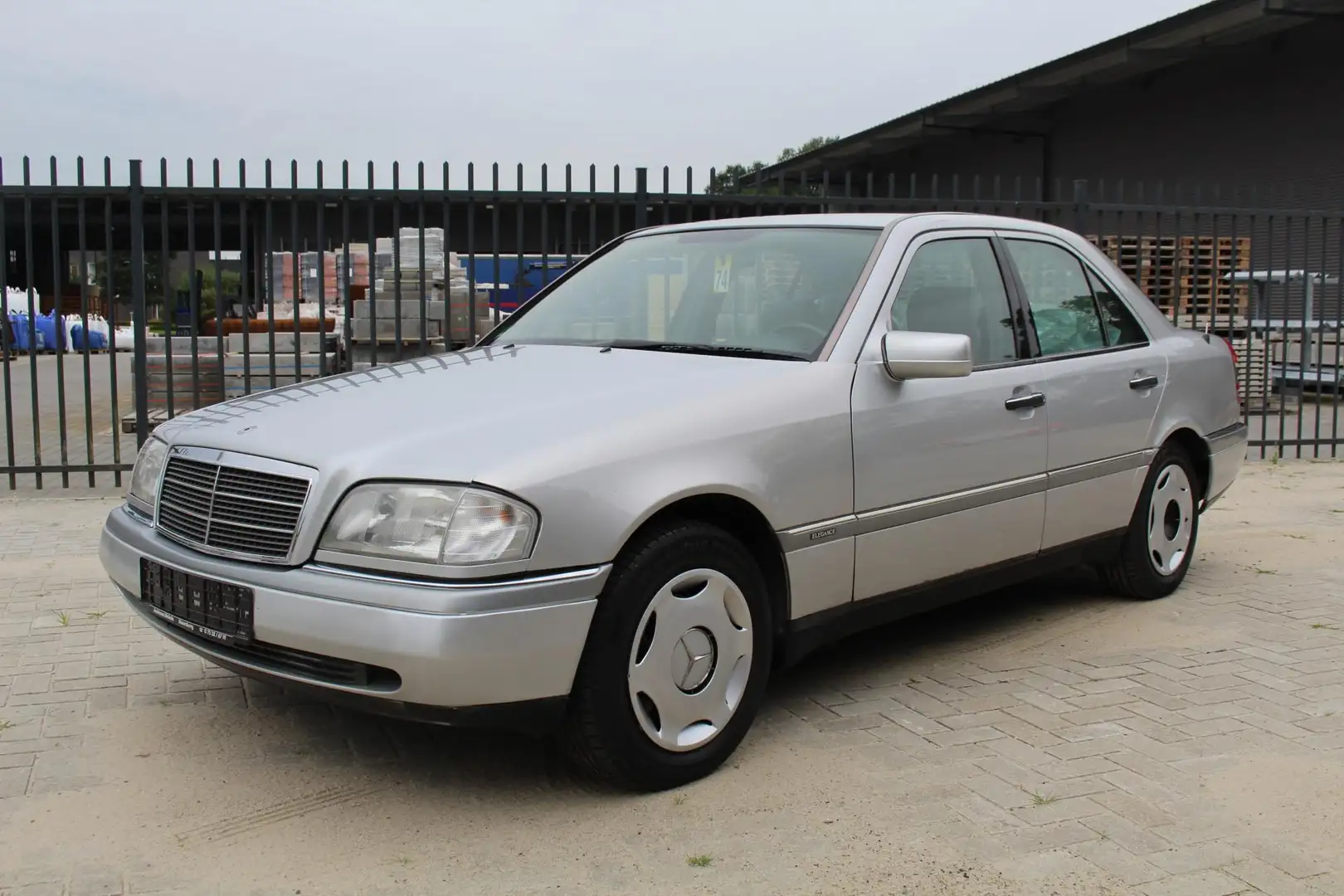 Mercedes-Benz C 180 Elegance ORIGINELE AUTO! Complete Historie voorhan - 2