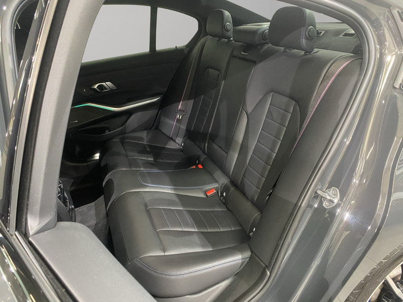 BMW 330 i M Sport / Navi Panoramadach RFK — photo 8