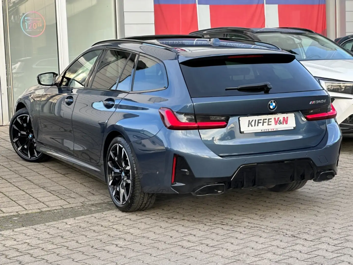 BMW 340 xDrive Touring PANO PA+ H/K MEMORY HUD Bleu - 2