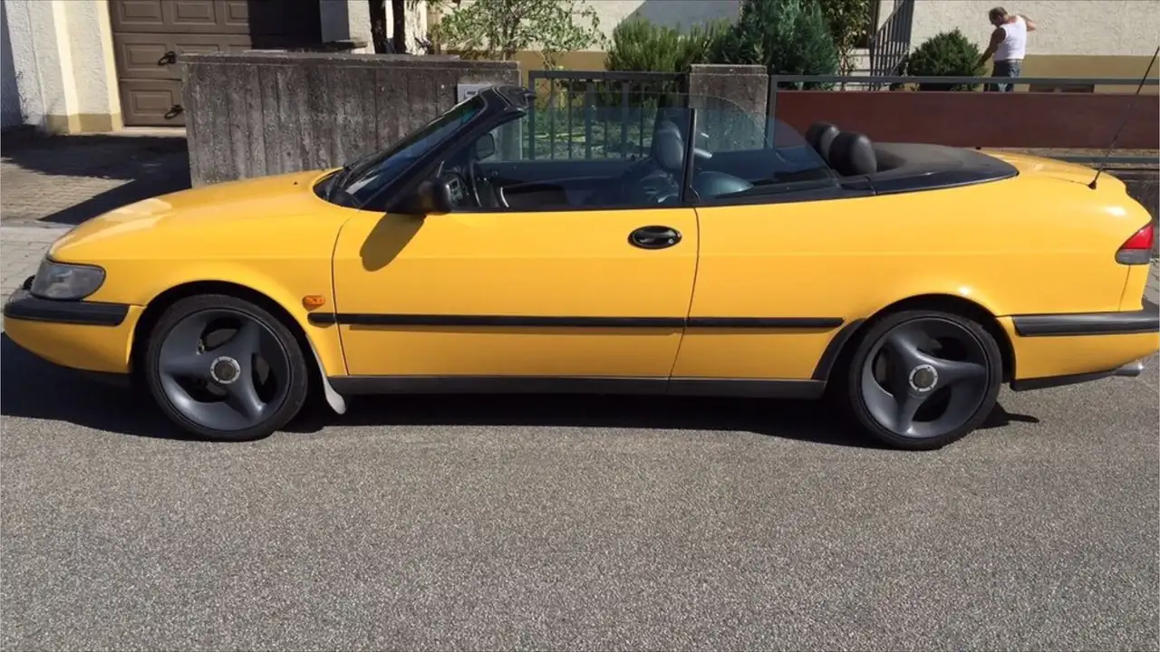 Saab 900