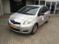Toyota Yaris 1.3 VVTi Comfort / 5 DEUREN / METALLIC LAK / APK 1 Grijs - thumbnail 2