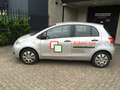 Toyota Yaris 1.3 VVTi Comfort / 5 DEUREN / METALLIC LAK / APK 1 Grijs - thumbnail 3
