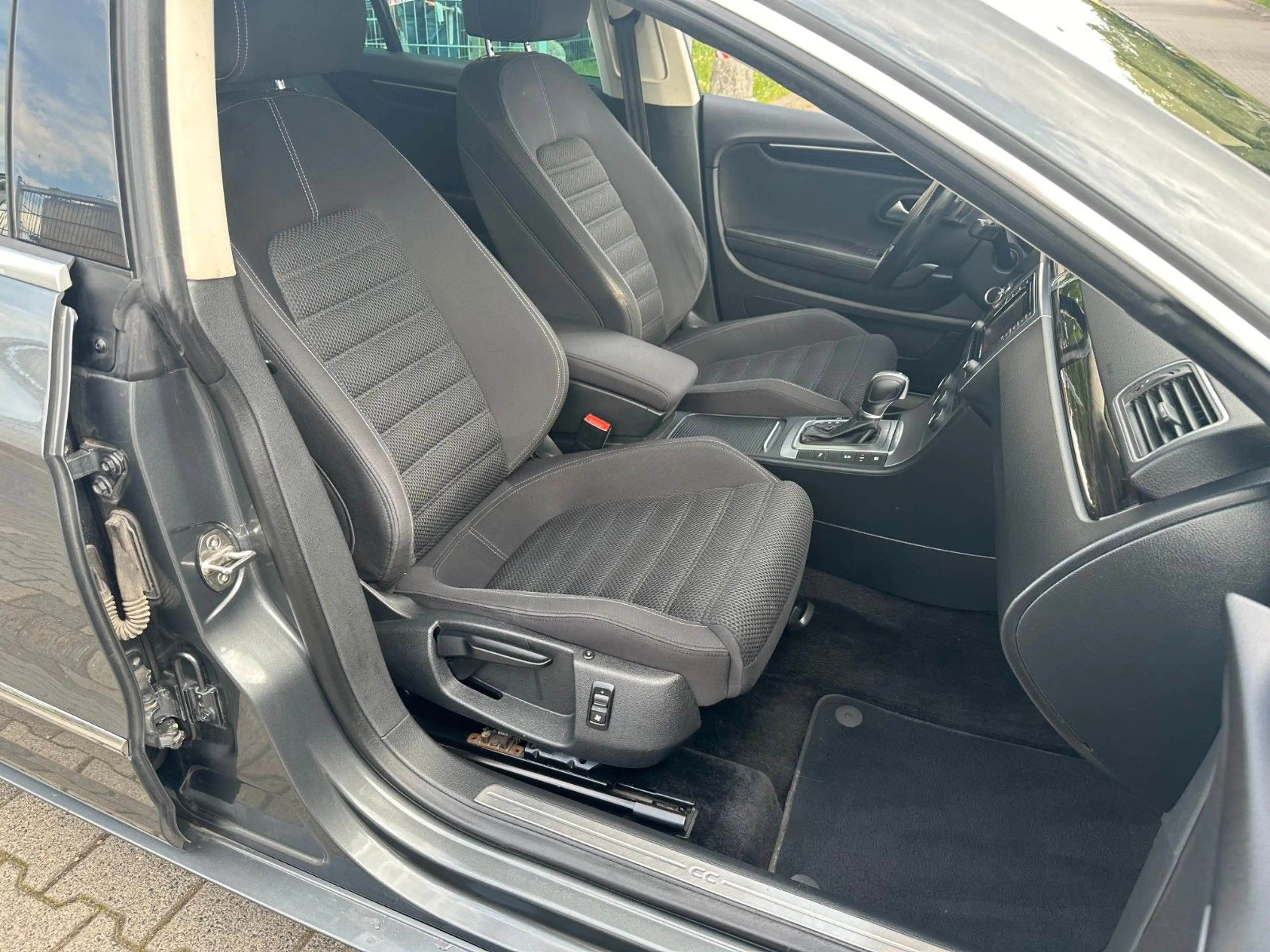 Volkswagen CC 2.0 TDI BMT DSG*GR.NAVI*Bi.XEN*SHZ*PDC+*18ZOL — photo 12