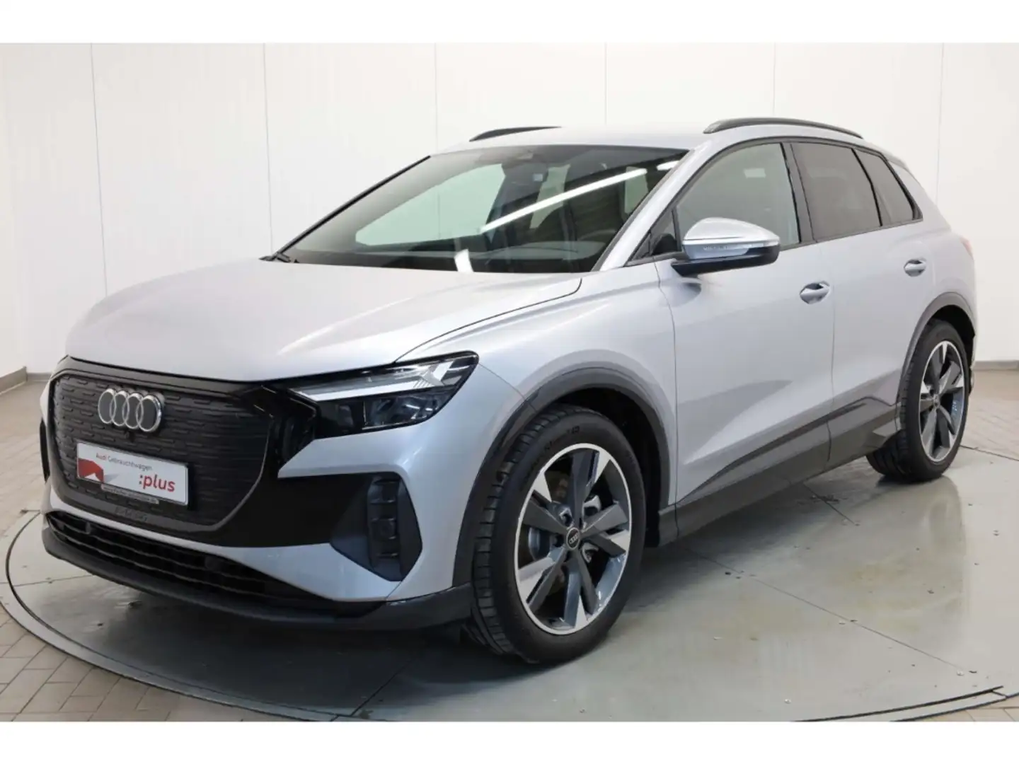 Audi Q4 e-tron 55 quattro S line AHK/Leder/20''/W-Pump Silber - 2