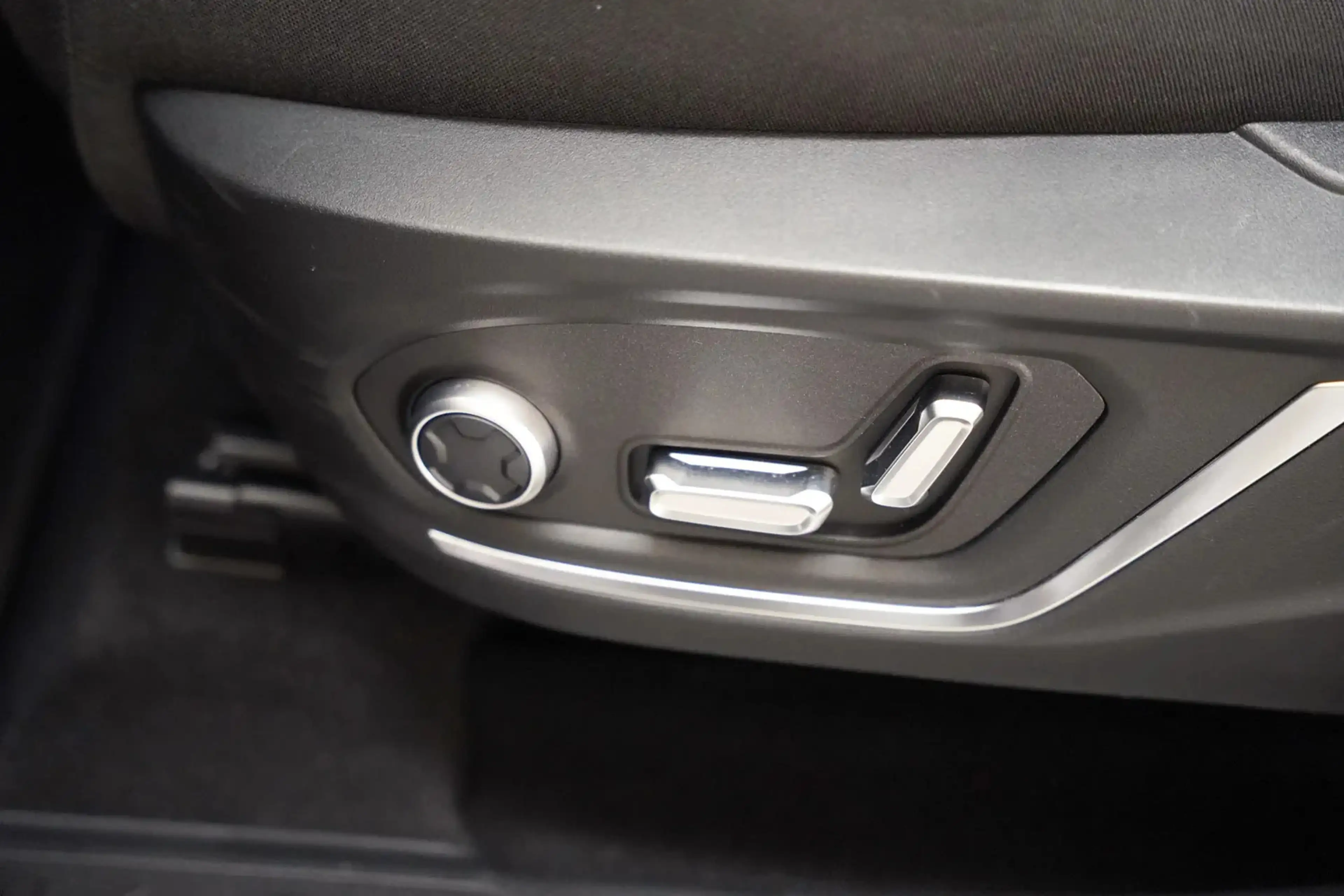 Lynk & Co 01 1.5 PHEV MY23 6,6kWh Zwart [ SoH 94,7% ][ Zwarte h — photo 13
