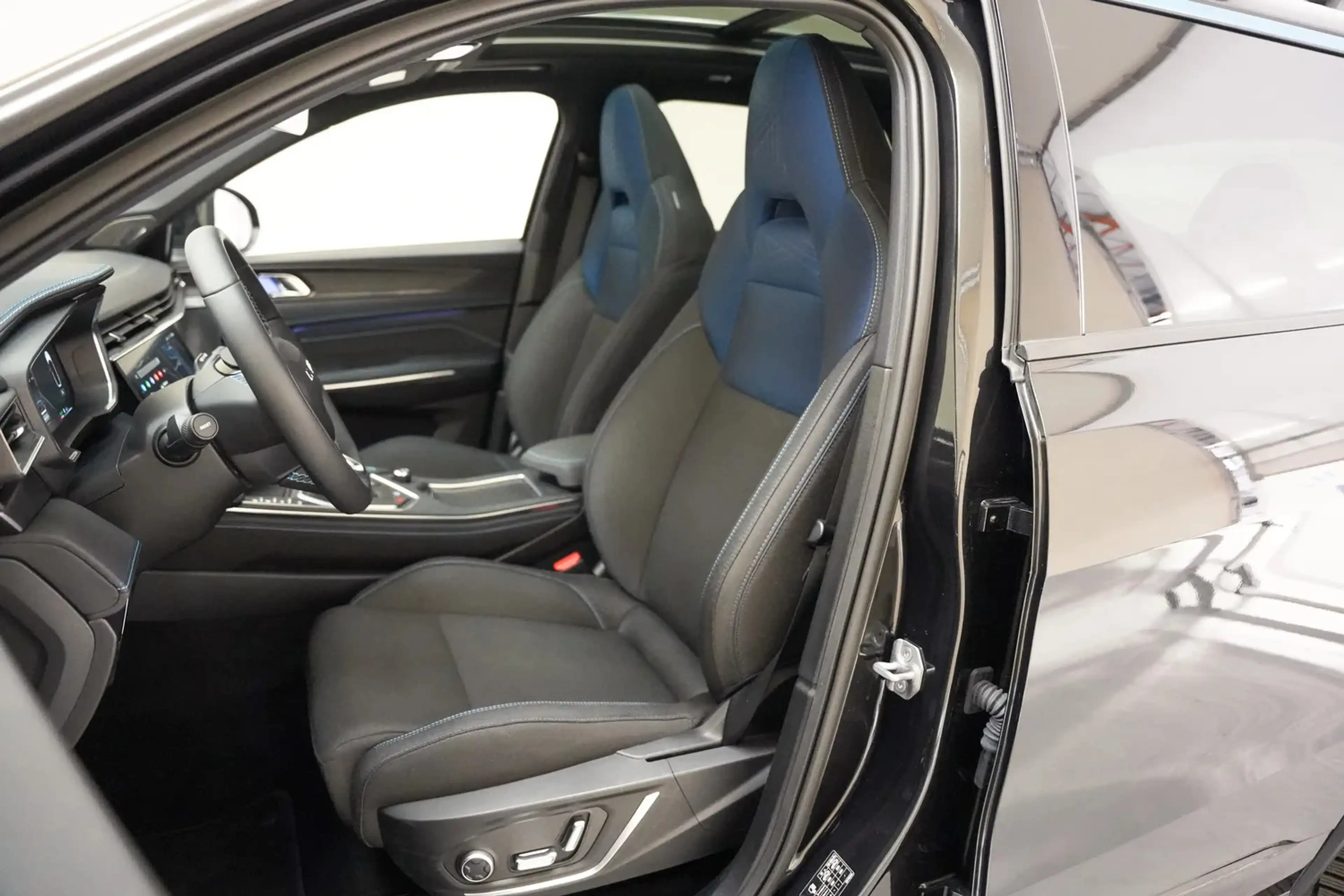 Lynk & Co 01 1.5 PHEV MY23 6,6kWh Zwart [ SoH 94,7% ][ Zwarte h — photo 11