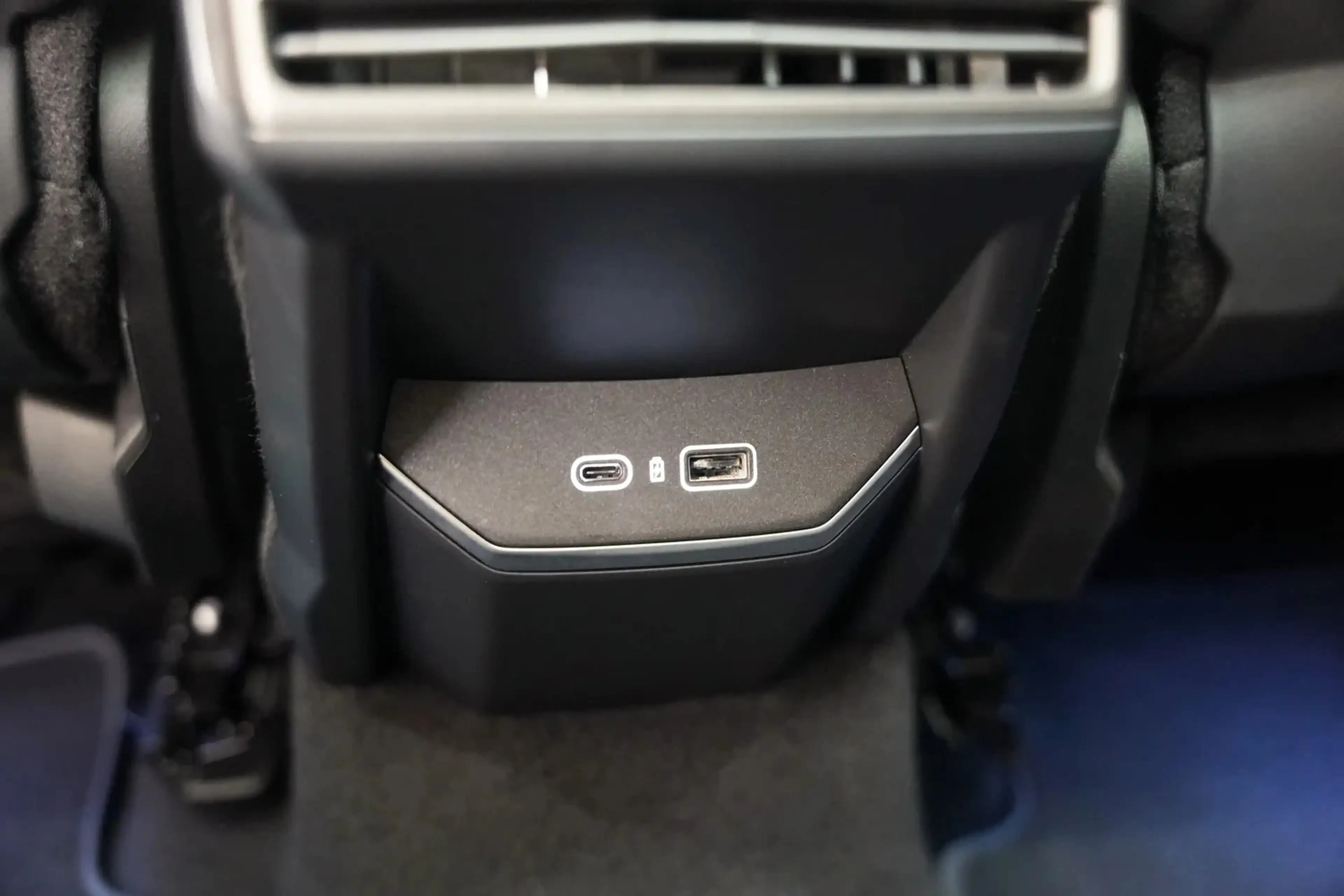 Lynk & Co 01 1.5 PHEV MY23 6,6kWh Zwart [ SoH 94,7% ][ Zwarte h — photo 15