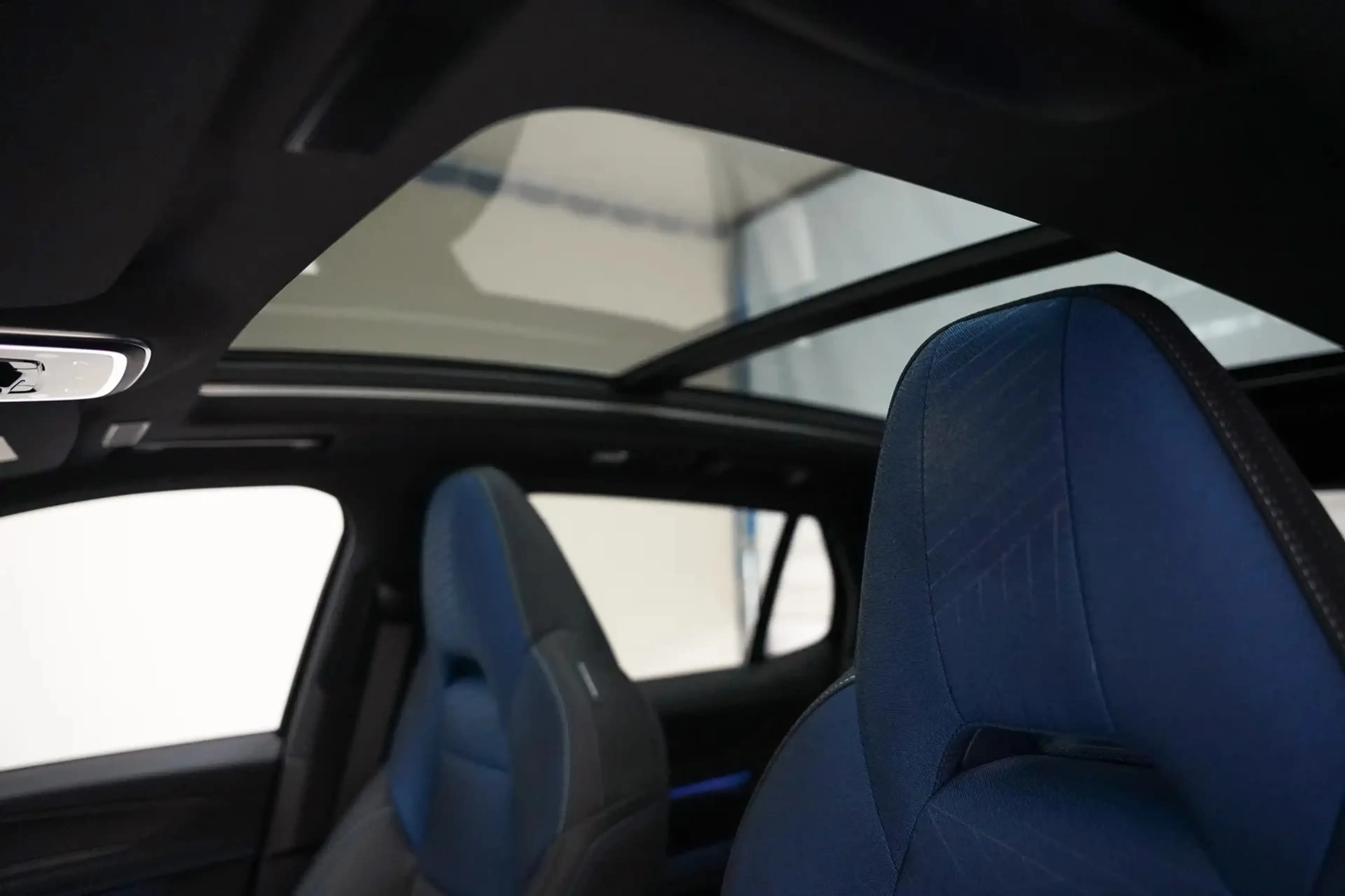 Lynk & Co 01 1.5 PHEV MY23 6,6kWh Zwart [ SoH 94,7% ][ Zwarte h — photo 5