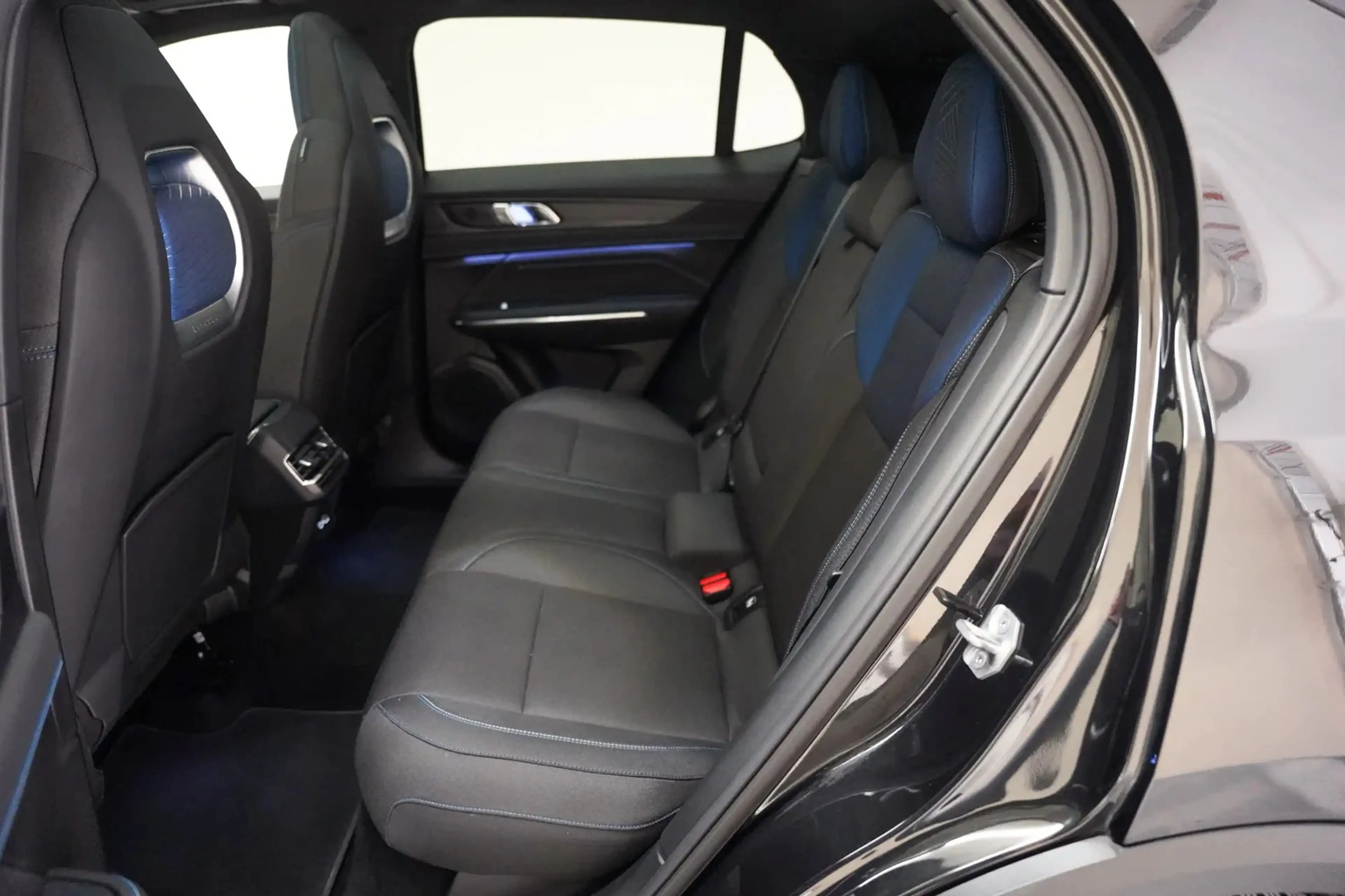 Lynk & Co 01 1.5 PHEV MY23 6,6kWh Zwart [ SoH 94,7% ][ Zwarte h — photo 14