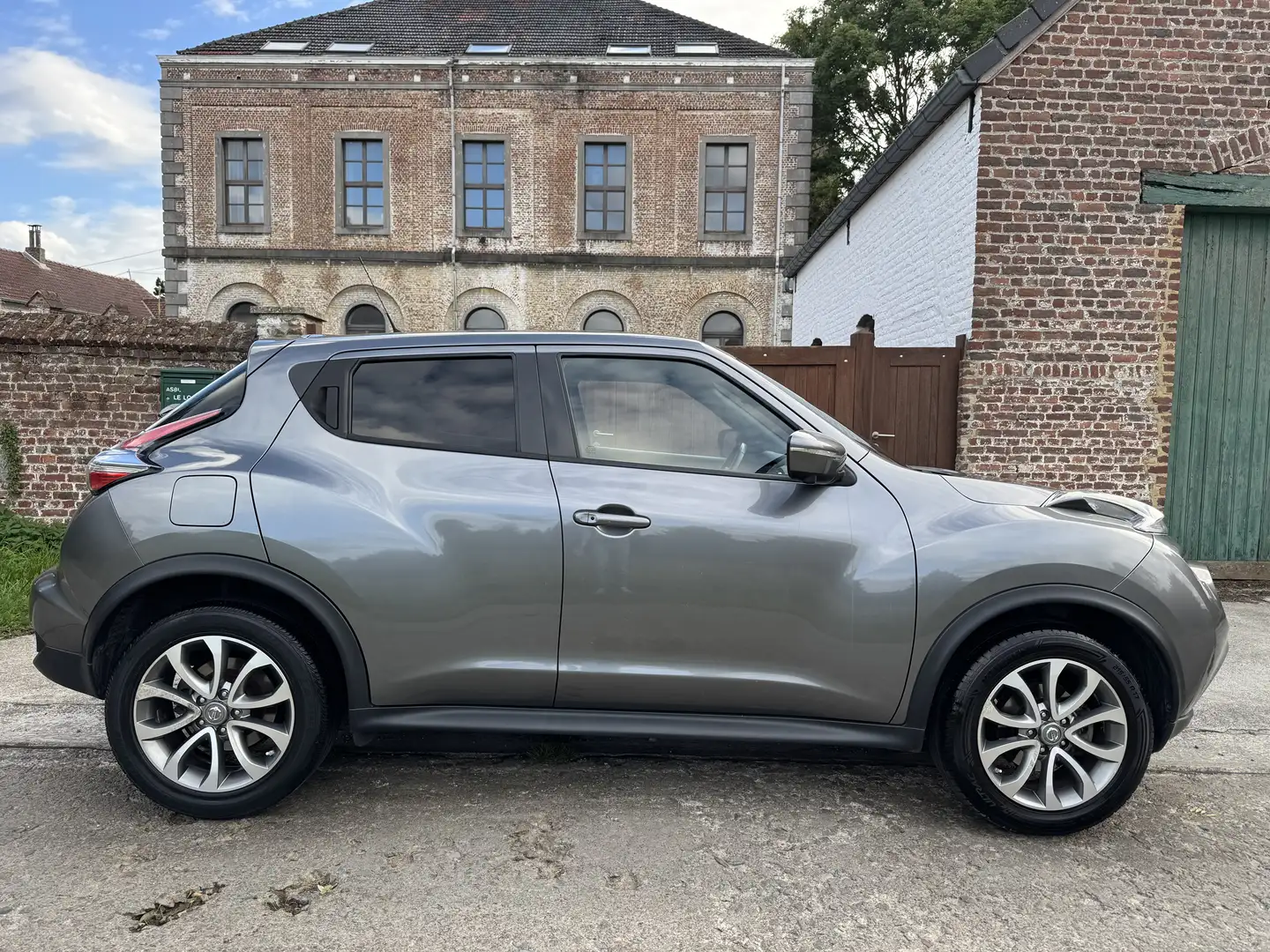 Nissan Juke 1.2 DIG-T 2WD * GPS * CAM * CRUISE * Grijs - 2