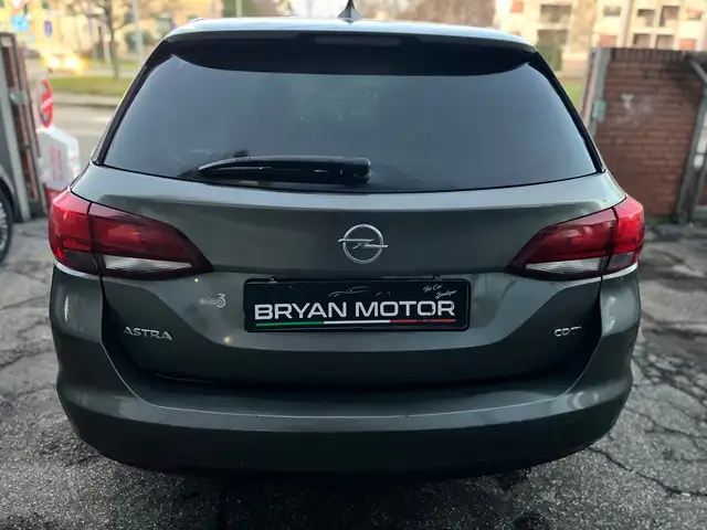 Opel Astra view 4