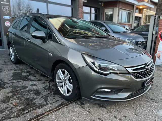 Opel Astra view 6