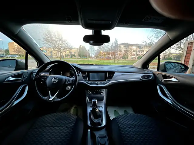 Opel Astra view 11