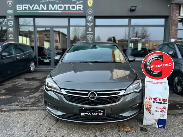 Opel Astra view 3