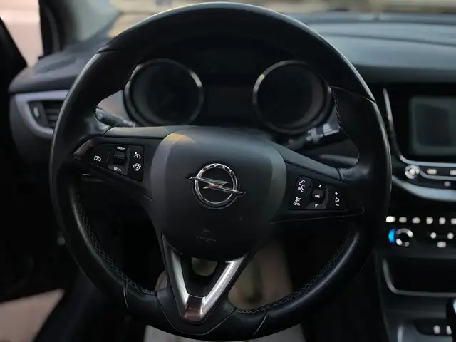 Opel Astra view 12