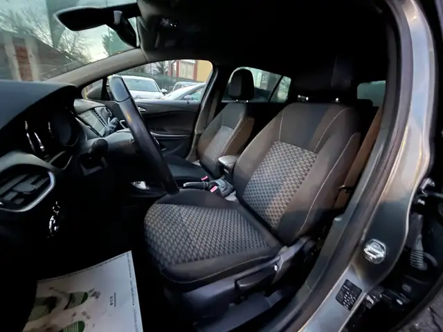 Opel Astra view 8