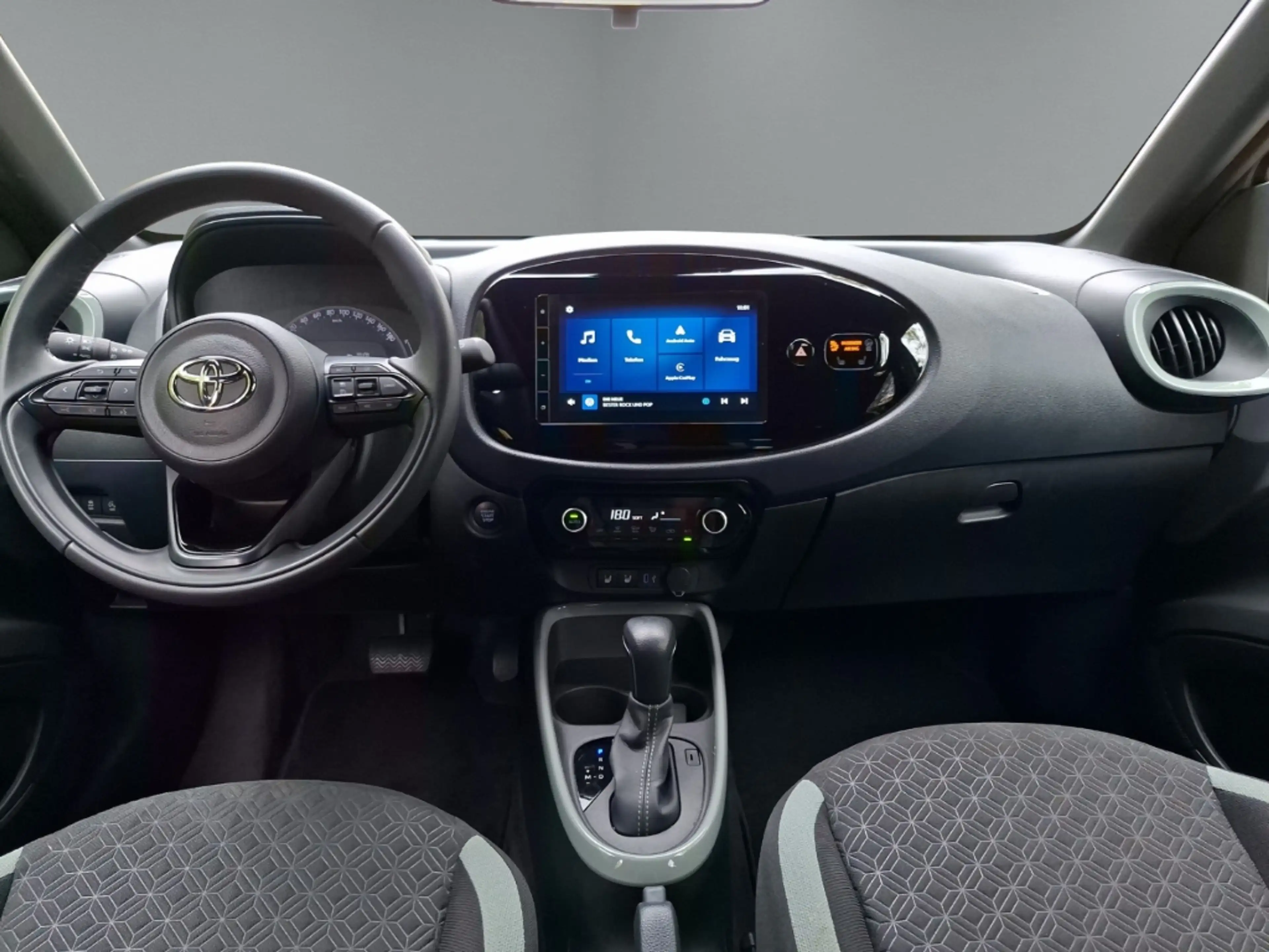 Toyota Aygo X Air Team D Faltdach LED Apple CarPlay Android Auto — photo 13