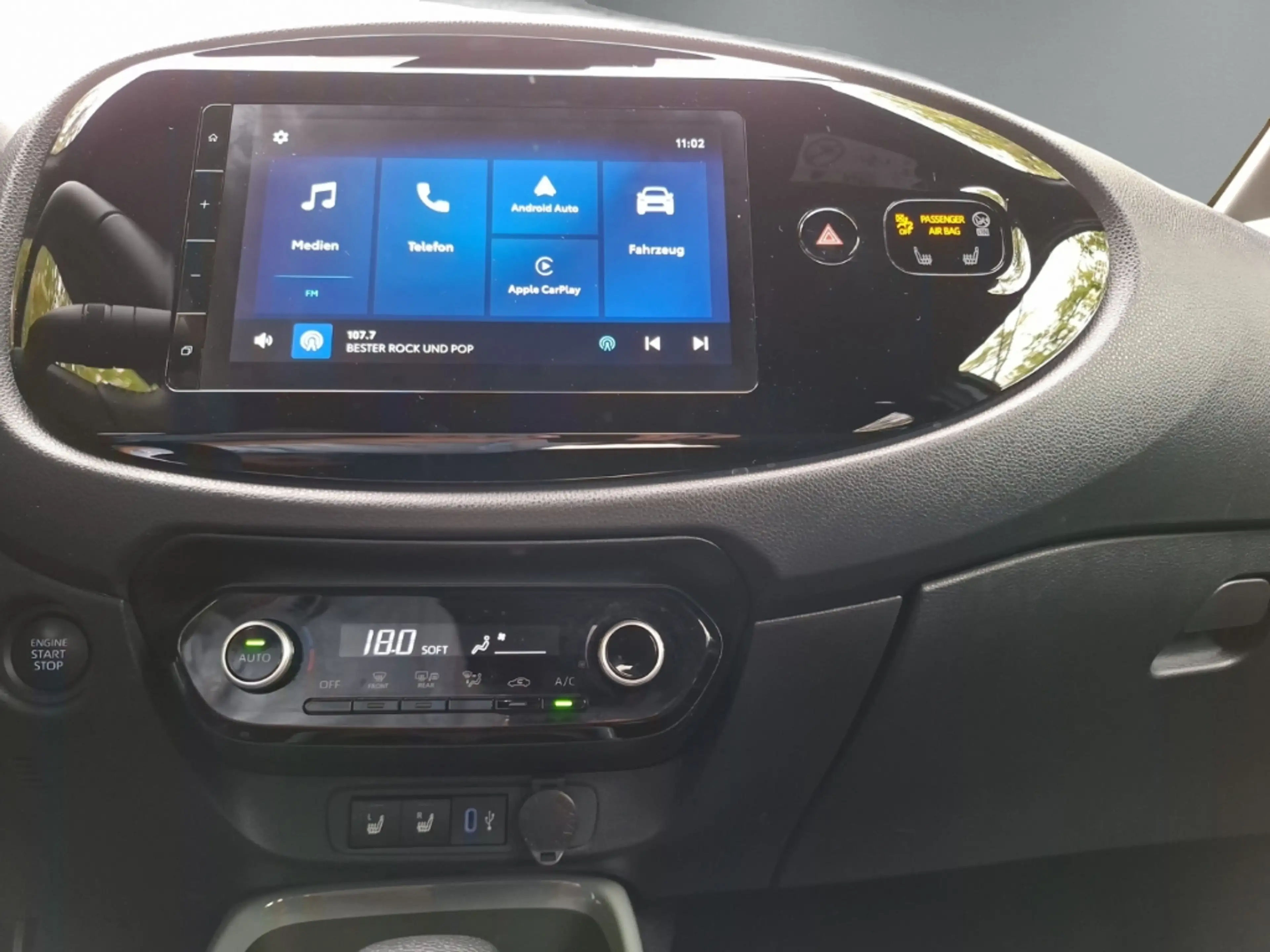 Toyota Aygo X Air Team D Faltdach LED Apple CarPlay Android Auto — photo 15