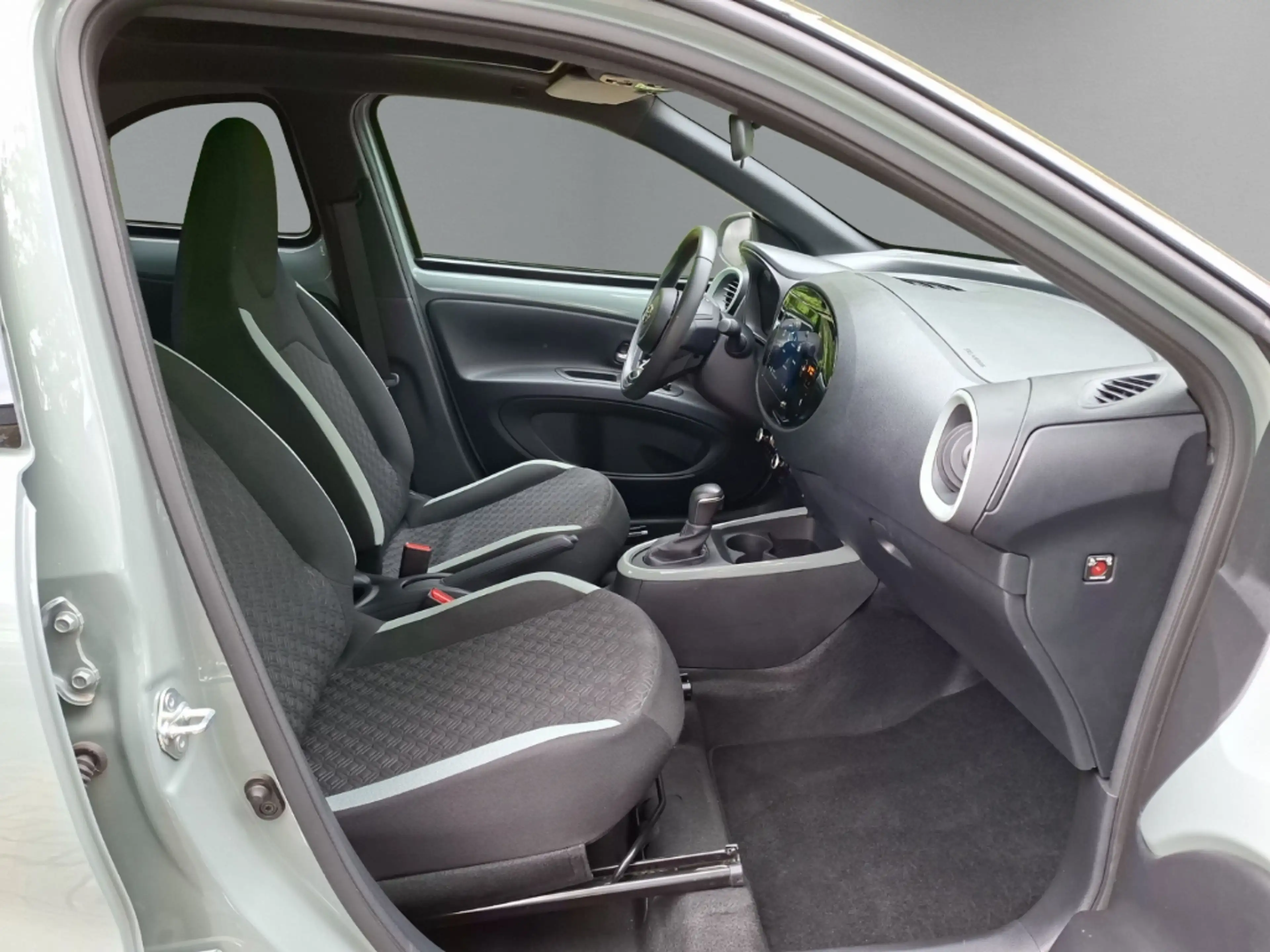 Toyota Aygo X Air Team D Faltdach LED Apple CarPlay Android Auto — photo 12