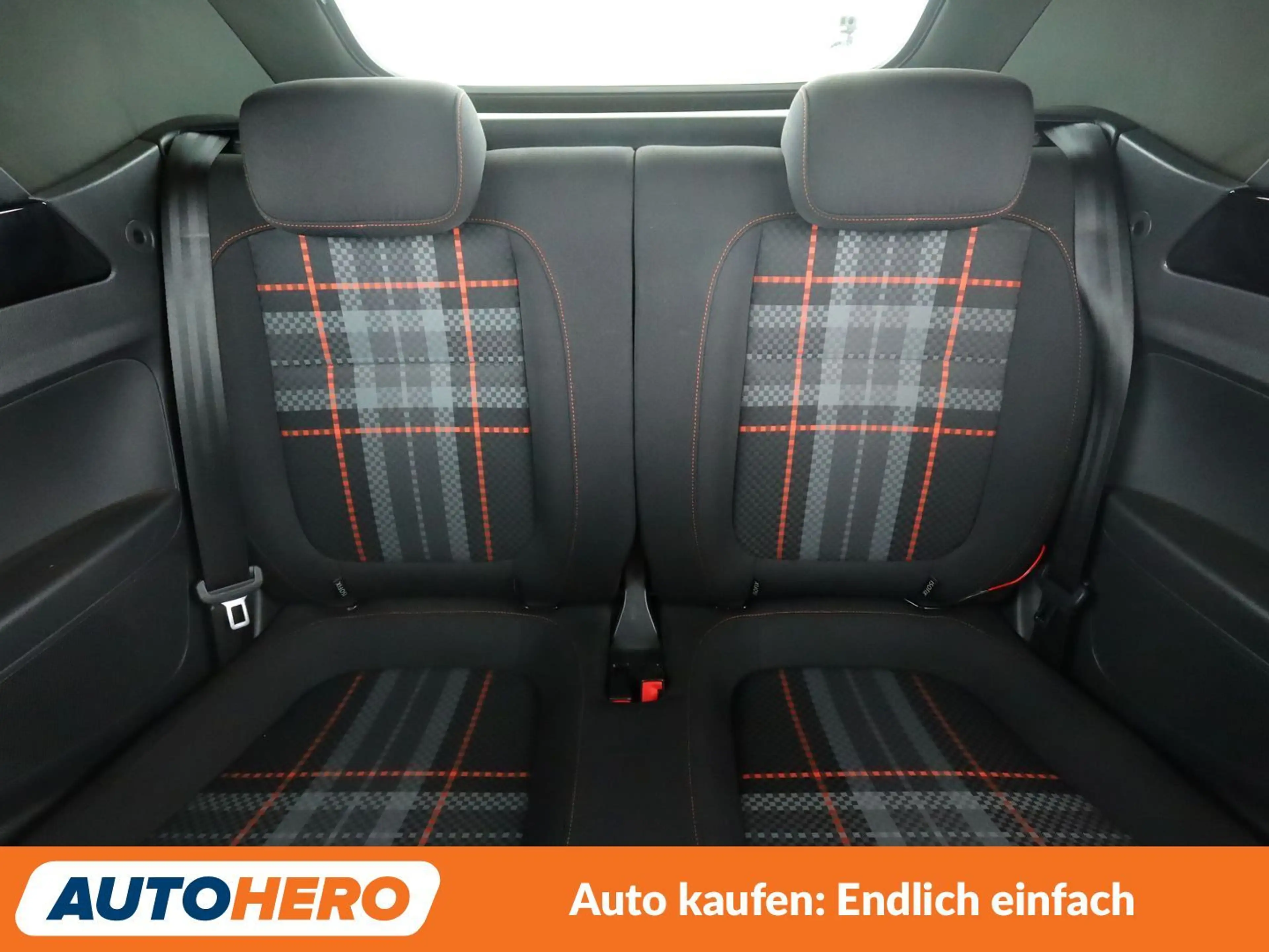 Volkswagen Beetle 1.2 TSI Club BlueMotion Tech *NAVI*TEMPO*PDC*SHZ* — photo 15