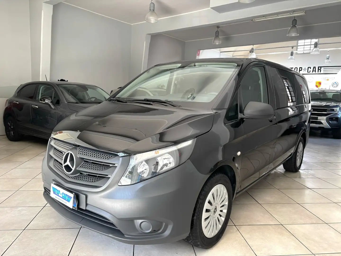 Mercedes-Benz Vito 2.0 114 CDI Aut. Executive TOURER 9 POSTI P-LONG Zwart - 1