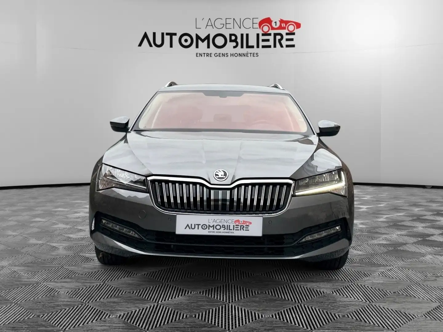 Skoda Superb Superb Combi 1.5 TSI ACT Ambition DSG Gris - 2