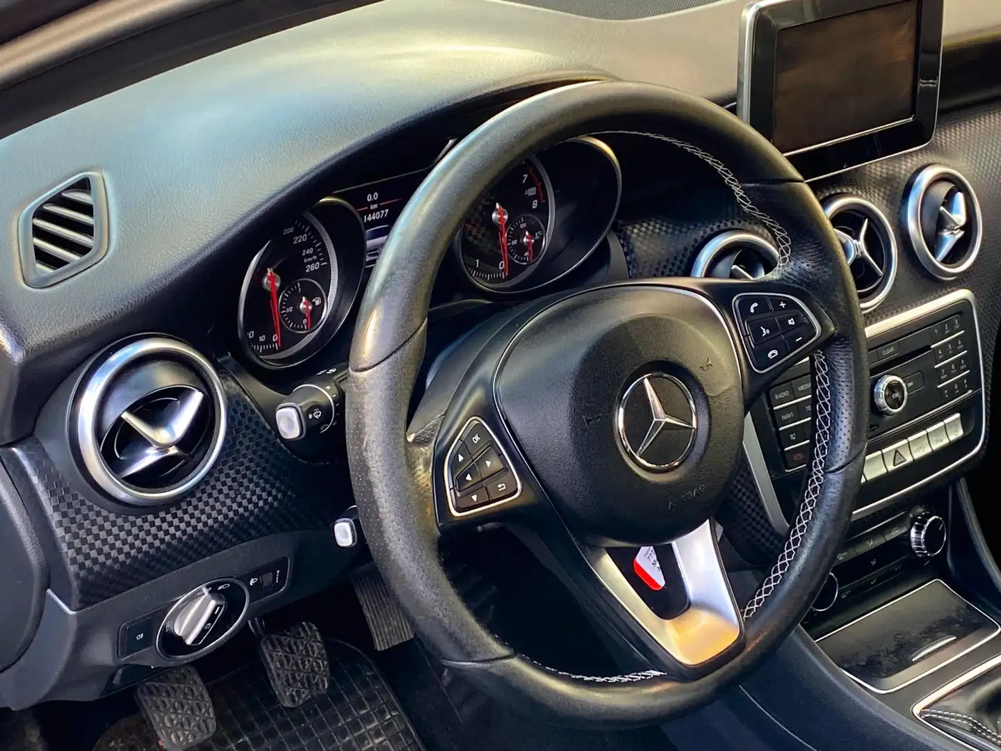 Mercedes-Benz A 180 BlueEfficiency URBAN - Navigatie I Airco I PDC I S Gris - 2