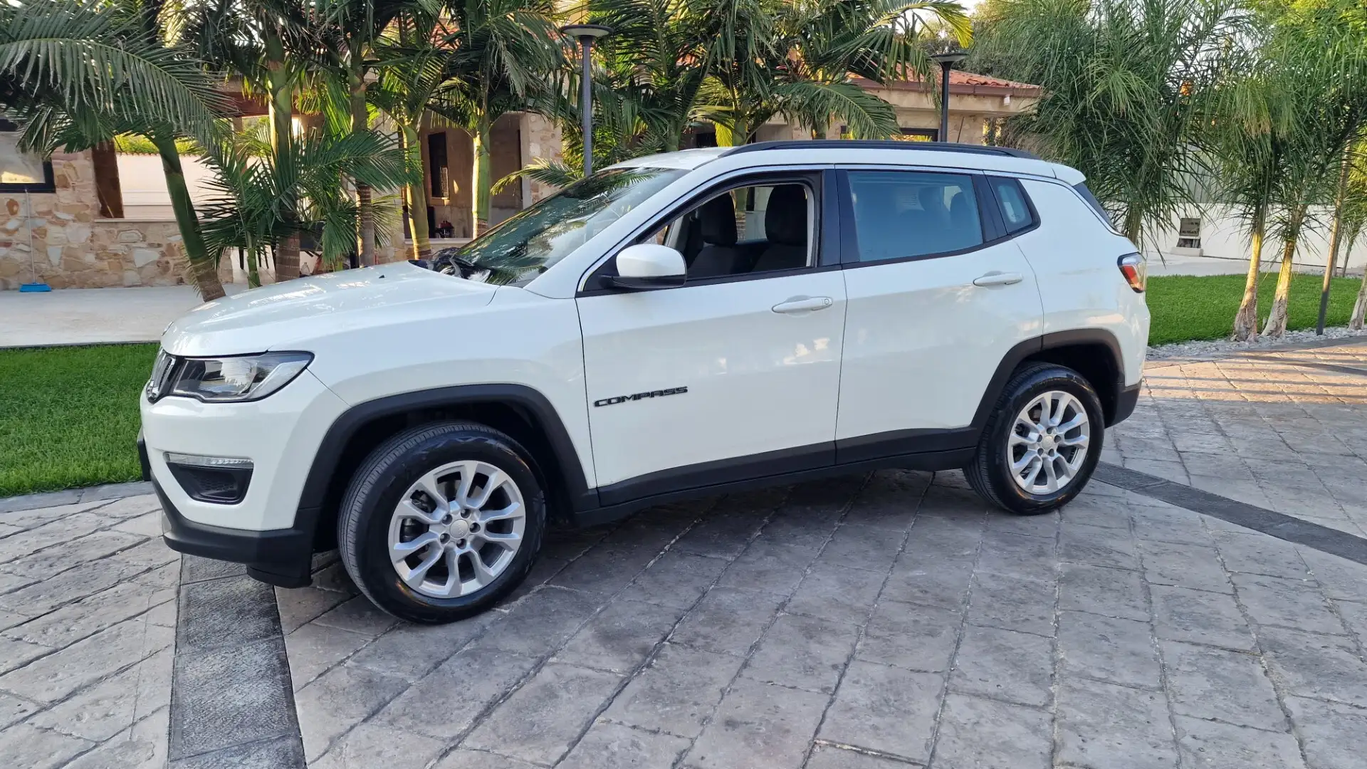Jeep Compass 1.6 Multijet II 2WD Longitude Blanc - 1