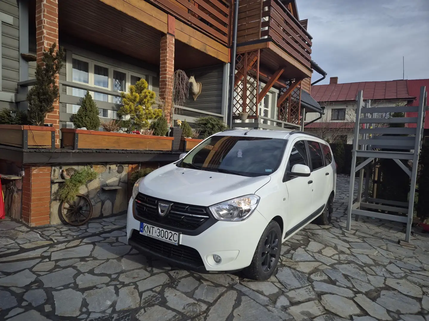 Dacia Lodgy dCi 90 Essential - 1