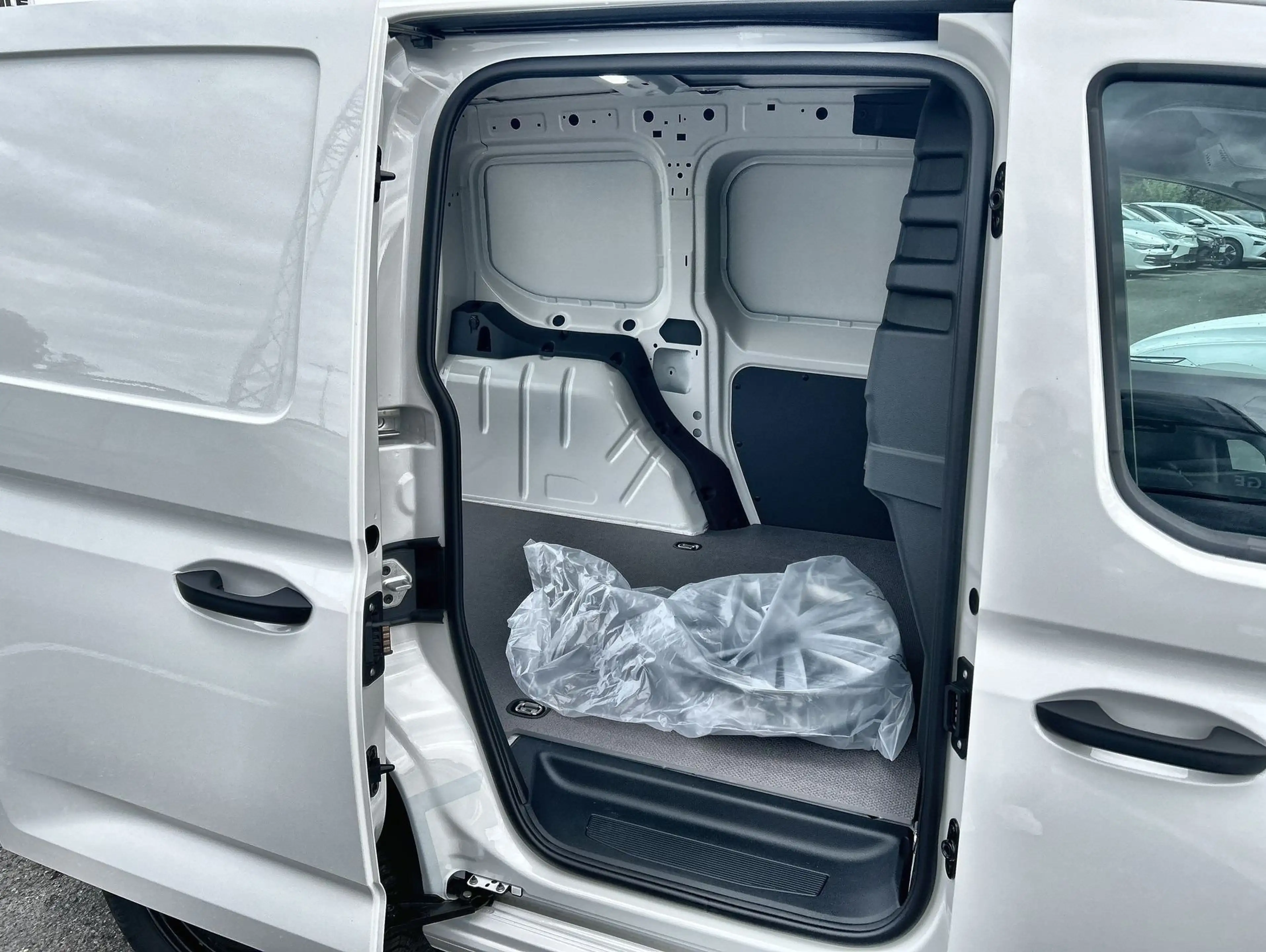 Volkswagen Caddy Cargo Motor: 2.0 l TDI EU6 SCR 75 kW Getriebe: 6-G — photo 14