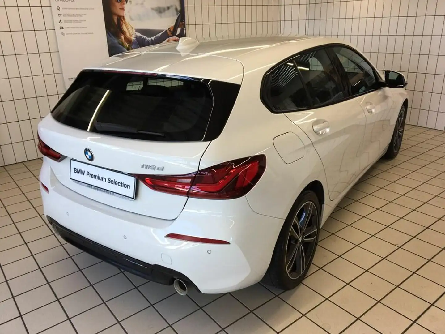 BMW 118 d Sport auto Weiß - 2