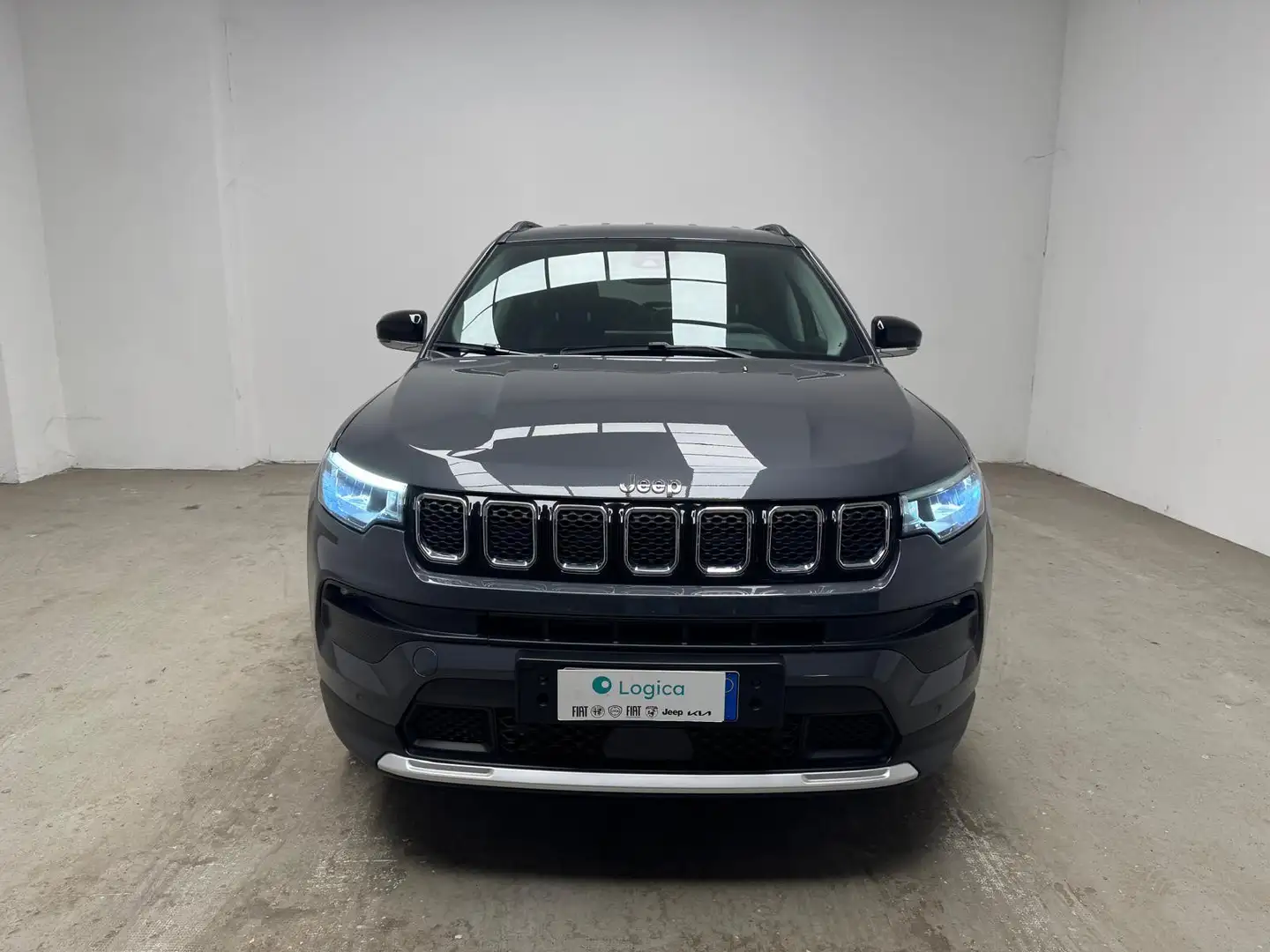 Jeep Compass 1.3 Turbo T4 Limited Grijs - 2