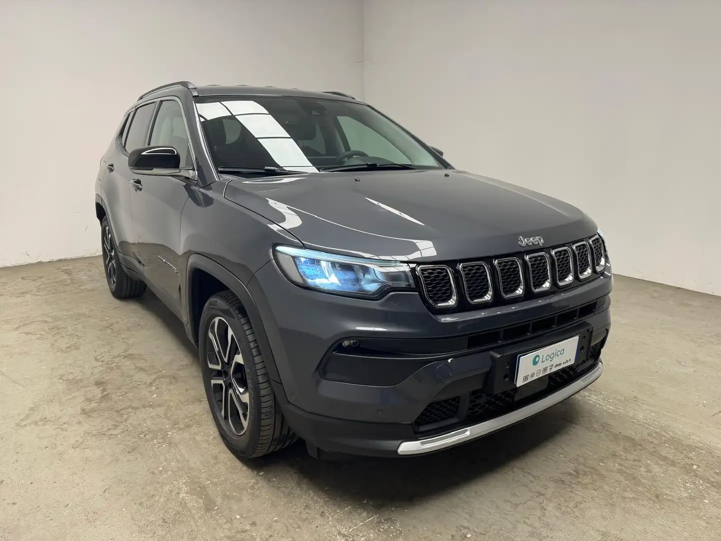 Jeep Compass 1.3 Turbo T4 Limited Grijs - 1