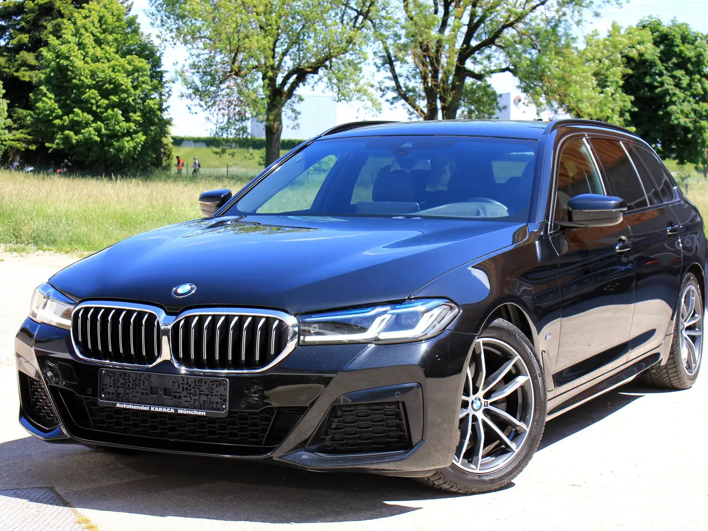 BMW 520 520 d Touring M Sportpaket AHK RFK HUD Sitzklima Schwarz - 1
