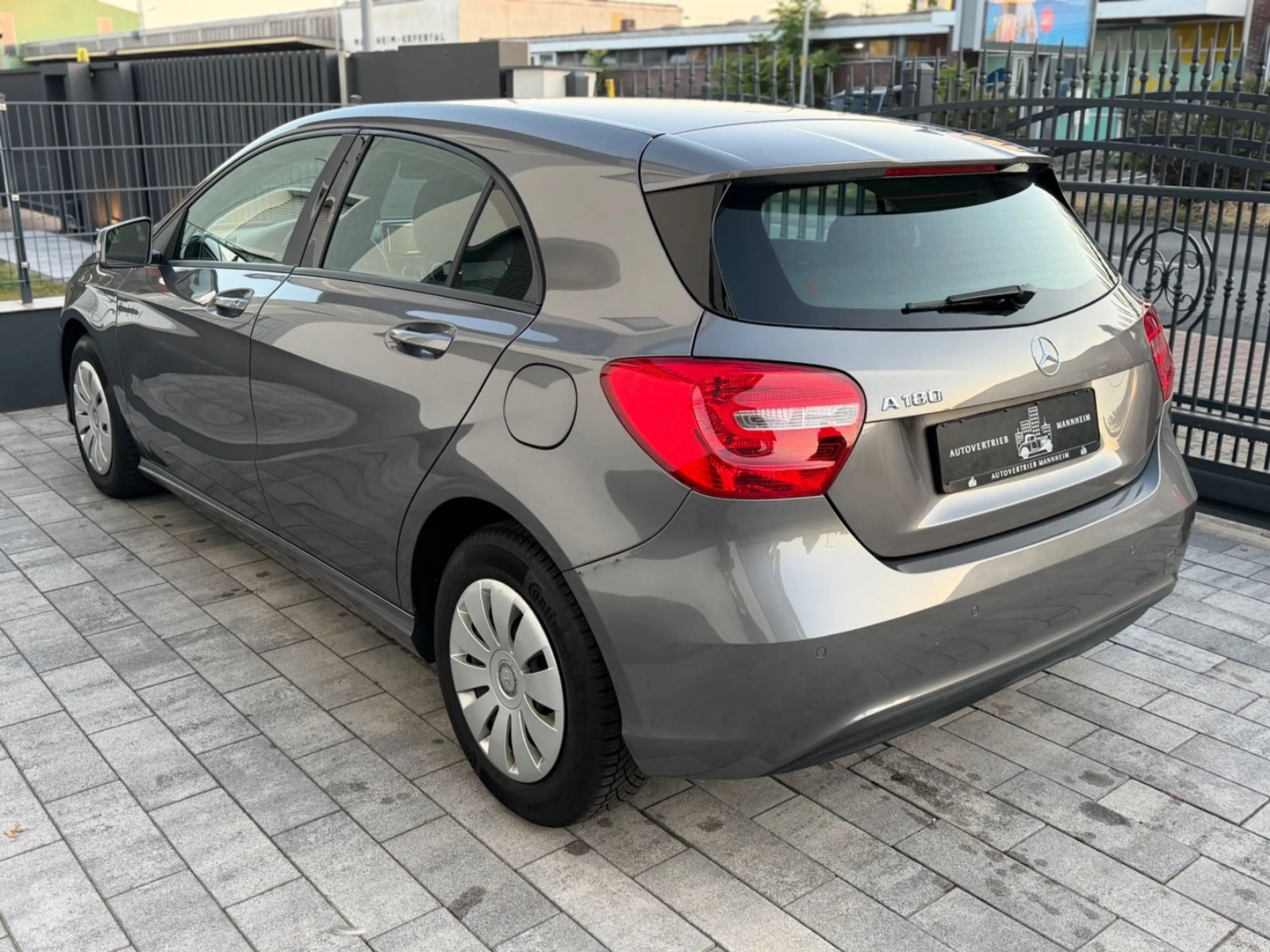 Mercedes-Benz A 180 BlueEfficiency /PDC/SHZ/MFL/NAVI — photo 6