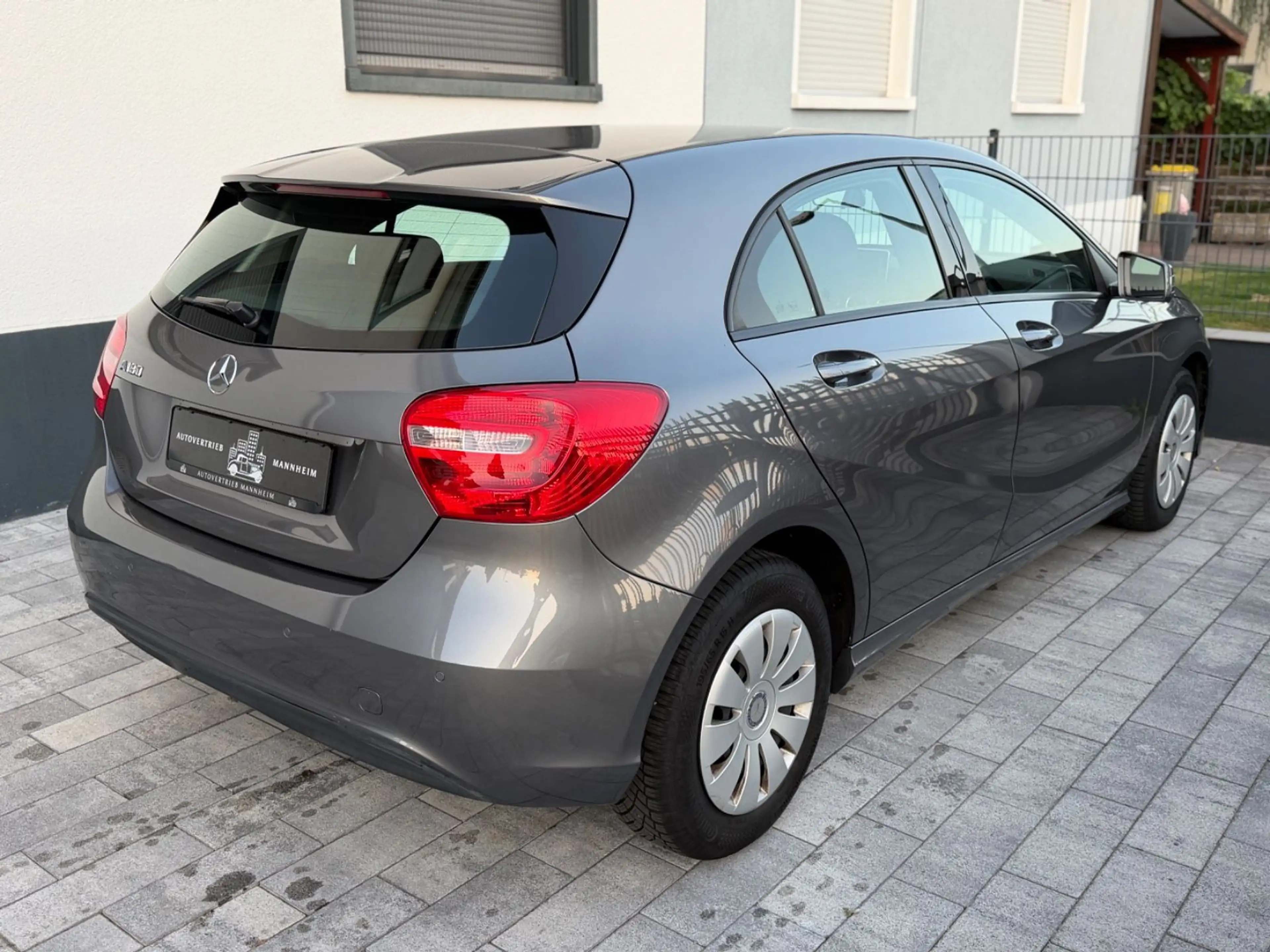 Mercedes-Benz A 180 BlueEfficiency /PDC/SHZ/MFL/NAVI — photo 4