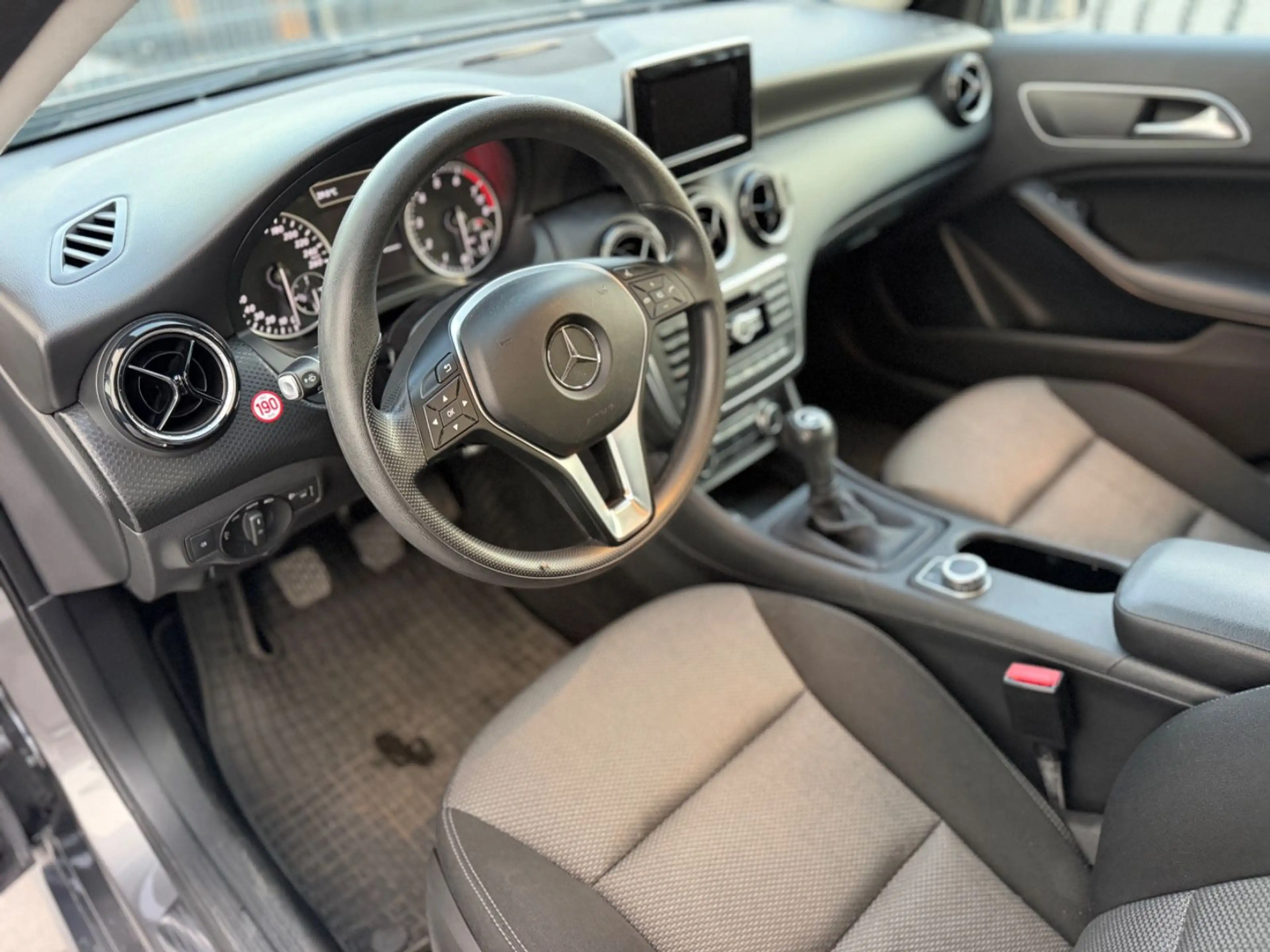 Mercedes-Benz A 180 BlueEfficiency /PDC/SHZ/MFL/NAVI — photo 9