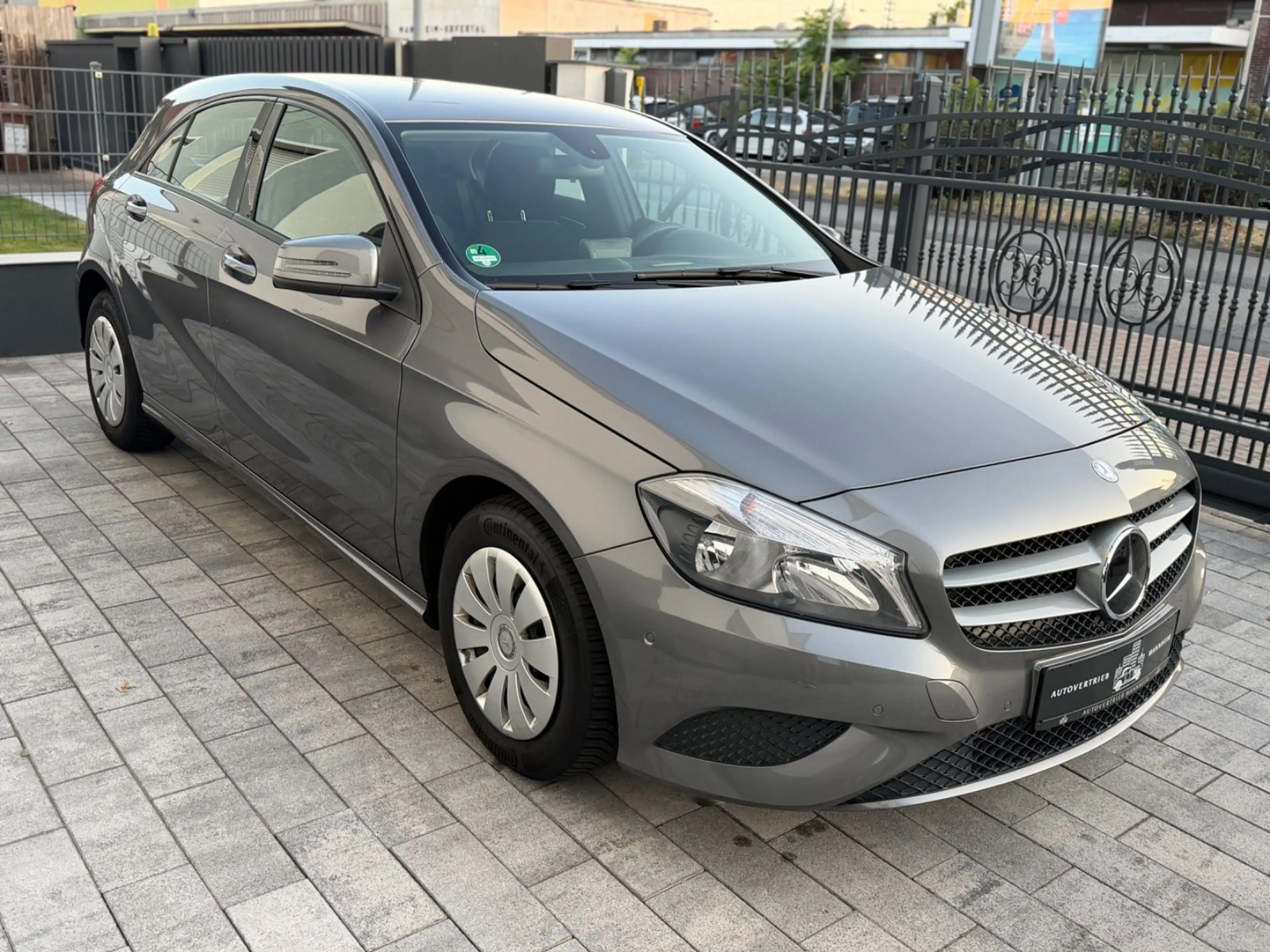 Mercedes-Benz A 180 BlueEfficiency /PDC/SHZ/MFL/NAVI — photo 3