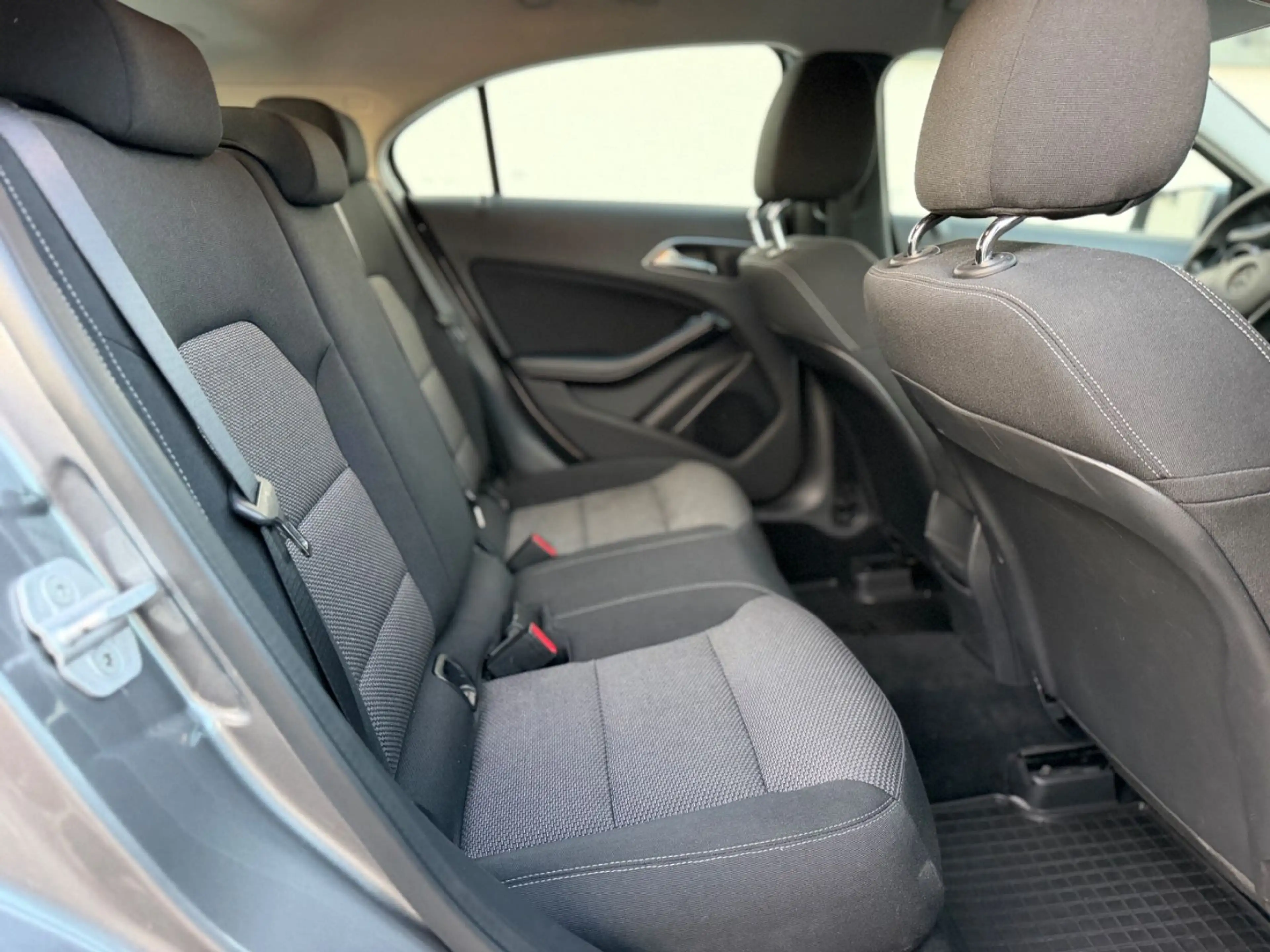 Mercedes-Benz A 180 BlueEfficiency /PDC/SHZ/MFL/NAVI — photo 14