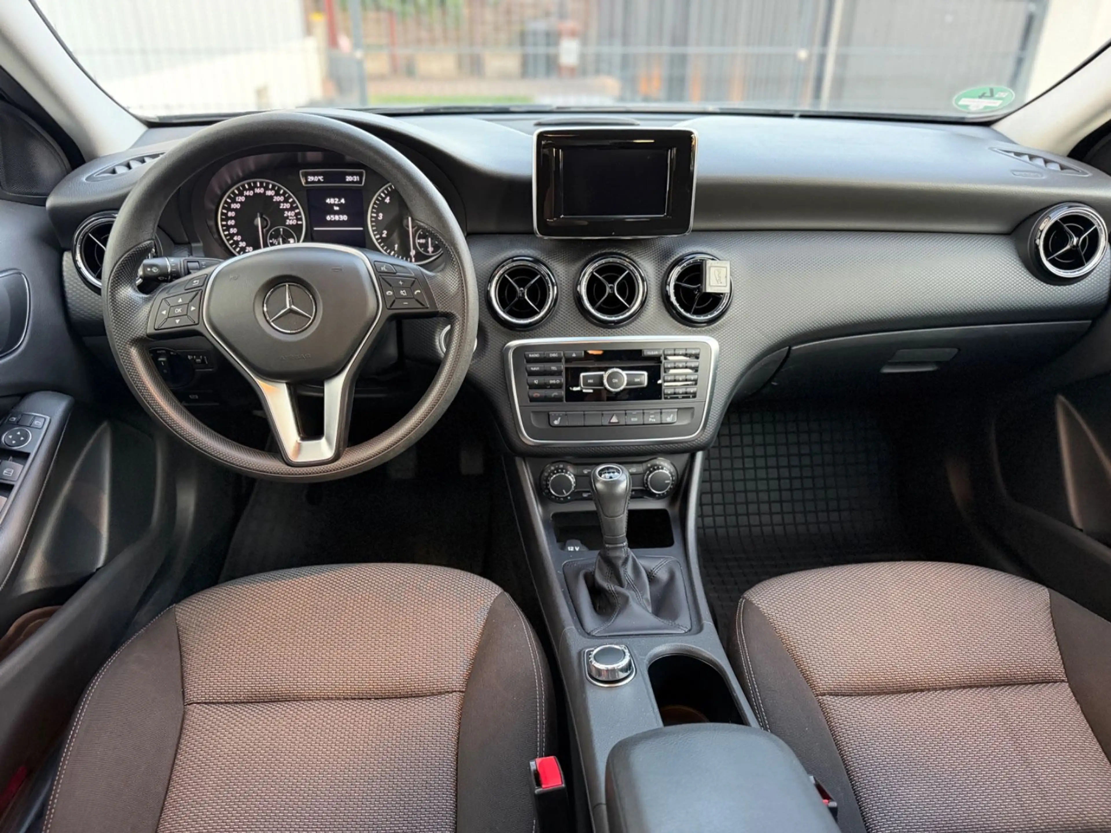 Mercedes-Benz A 180 BlueEfficiency /PDC/SHZ/MFL/NAVI — photo 12