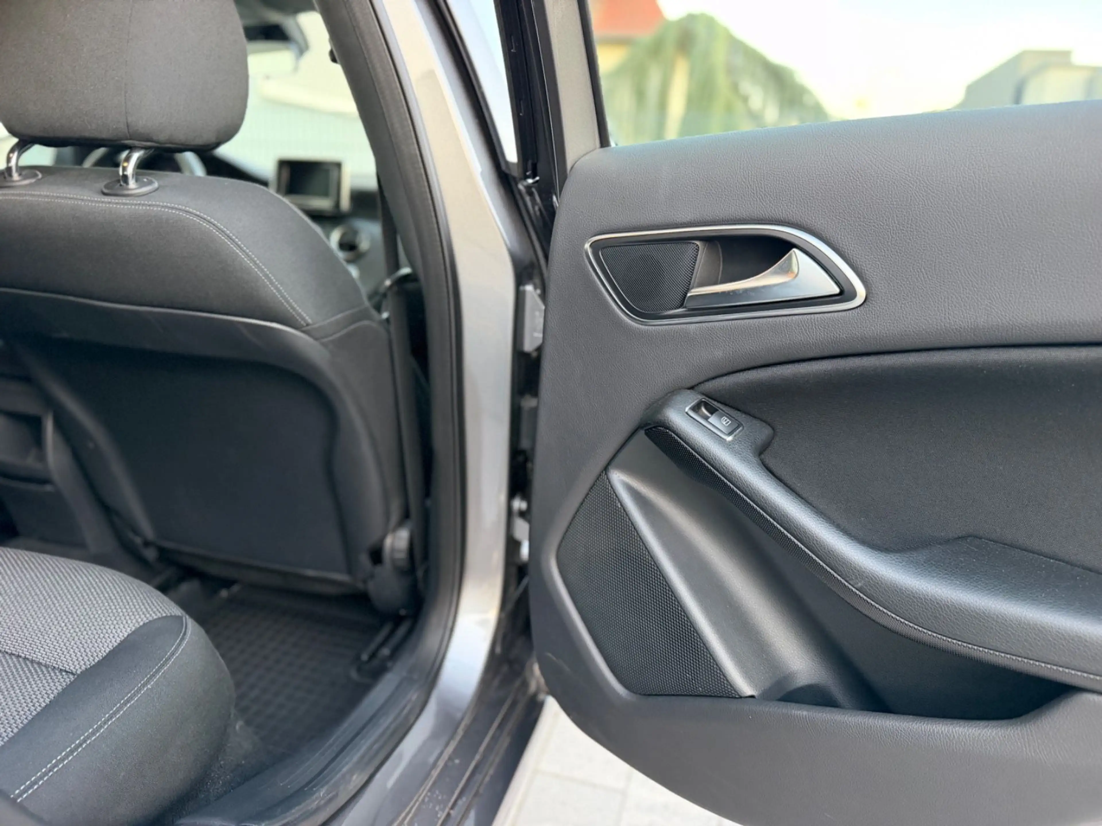 Mercedes-Benz A 180 BlueEfficiency /PDC/SHZ/MFL/NAVI — photo 13