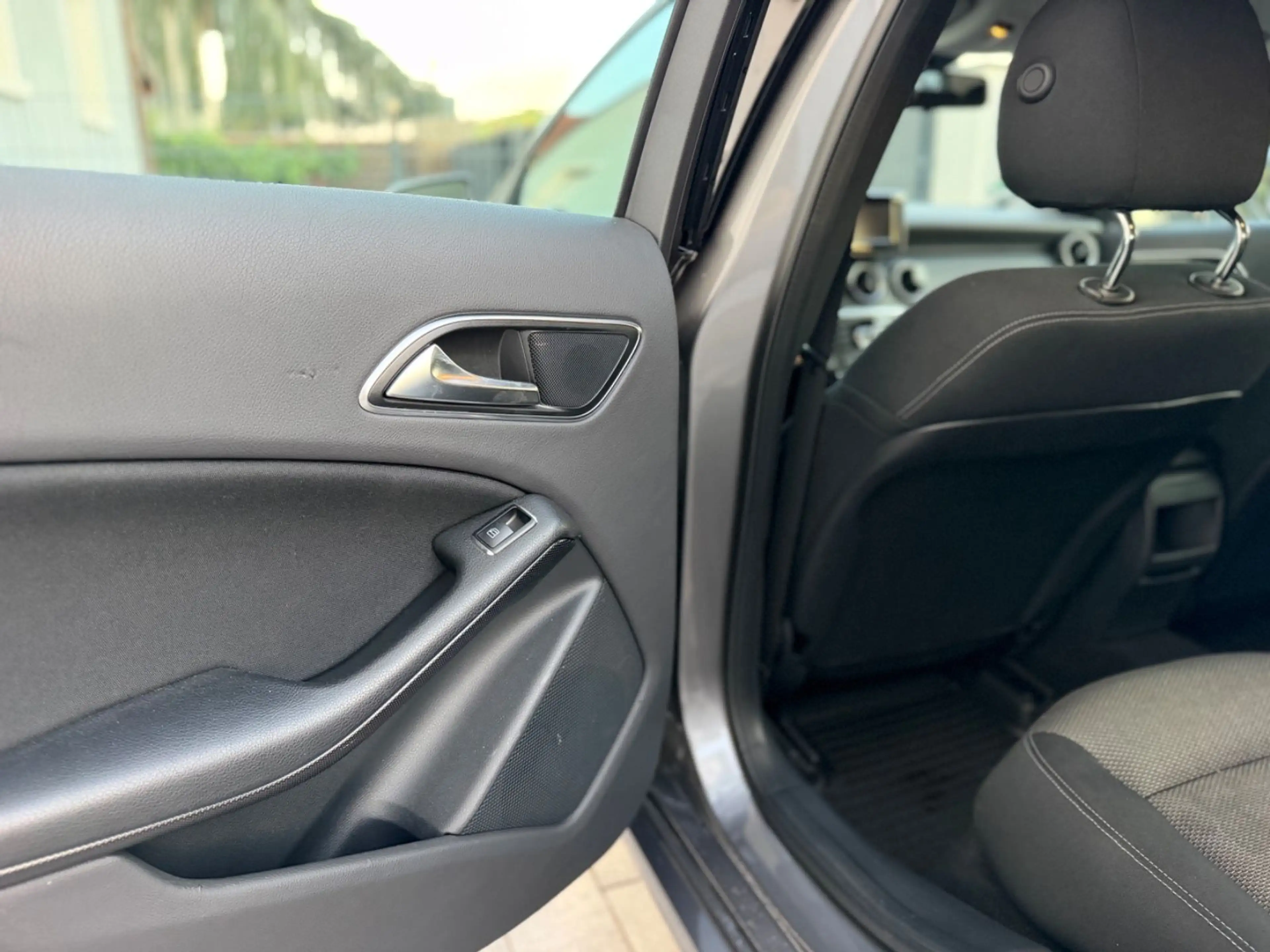 Mercedes-Benz A 180 BlueEfficiency /PDC/SHZ/MFL/NAVI — photo 10