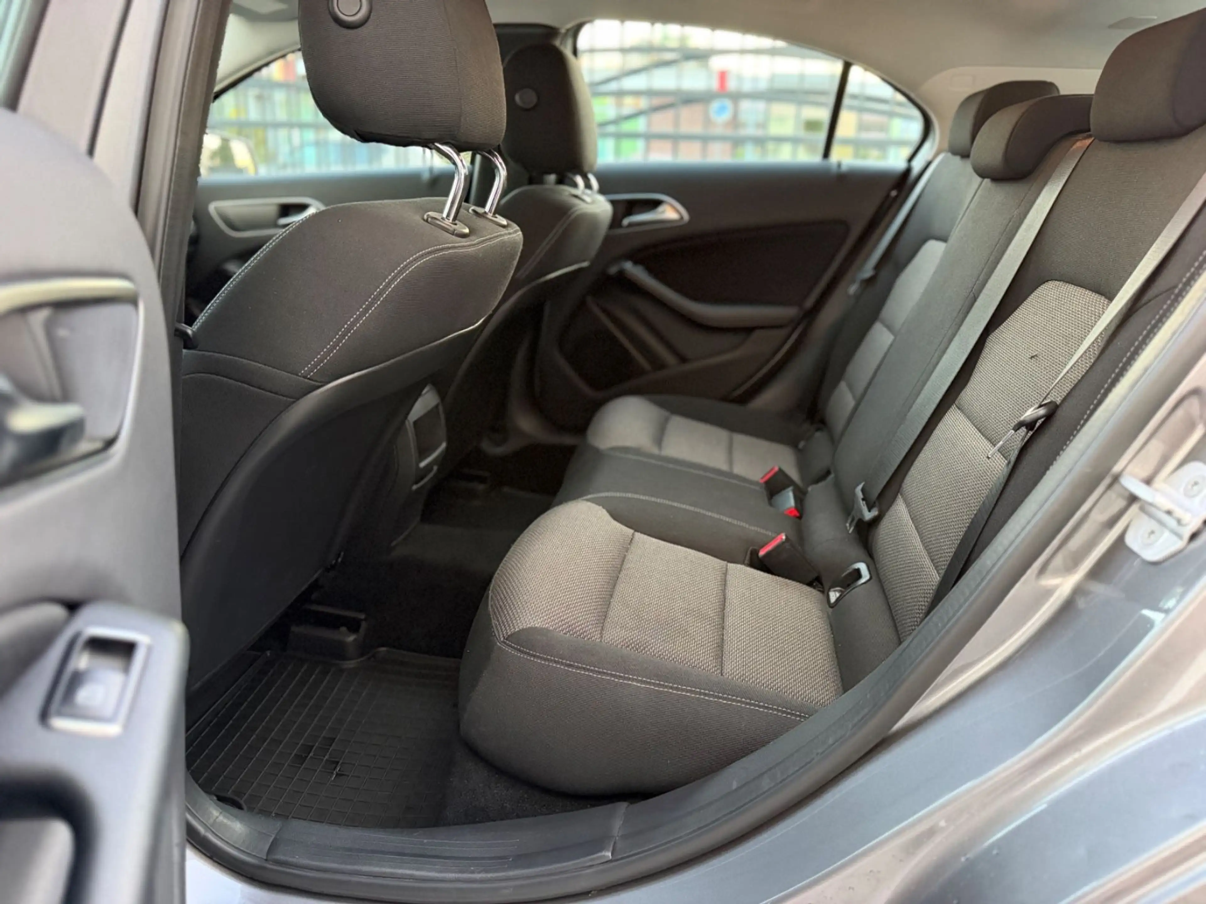 Mercedes-Benz A 180 BlueEfficiency /PDC/SHZ/MFL/NAVI — photo 11